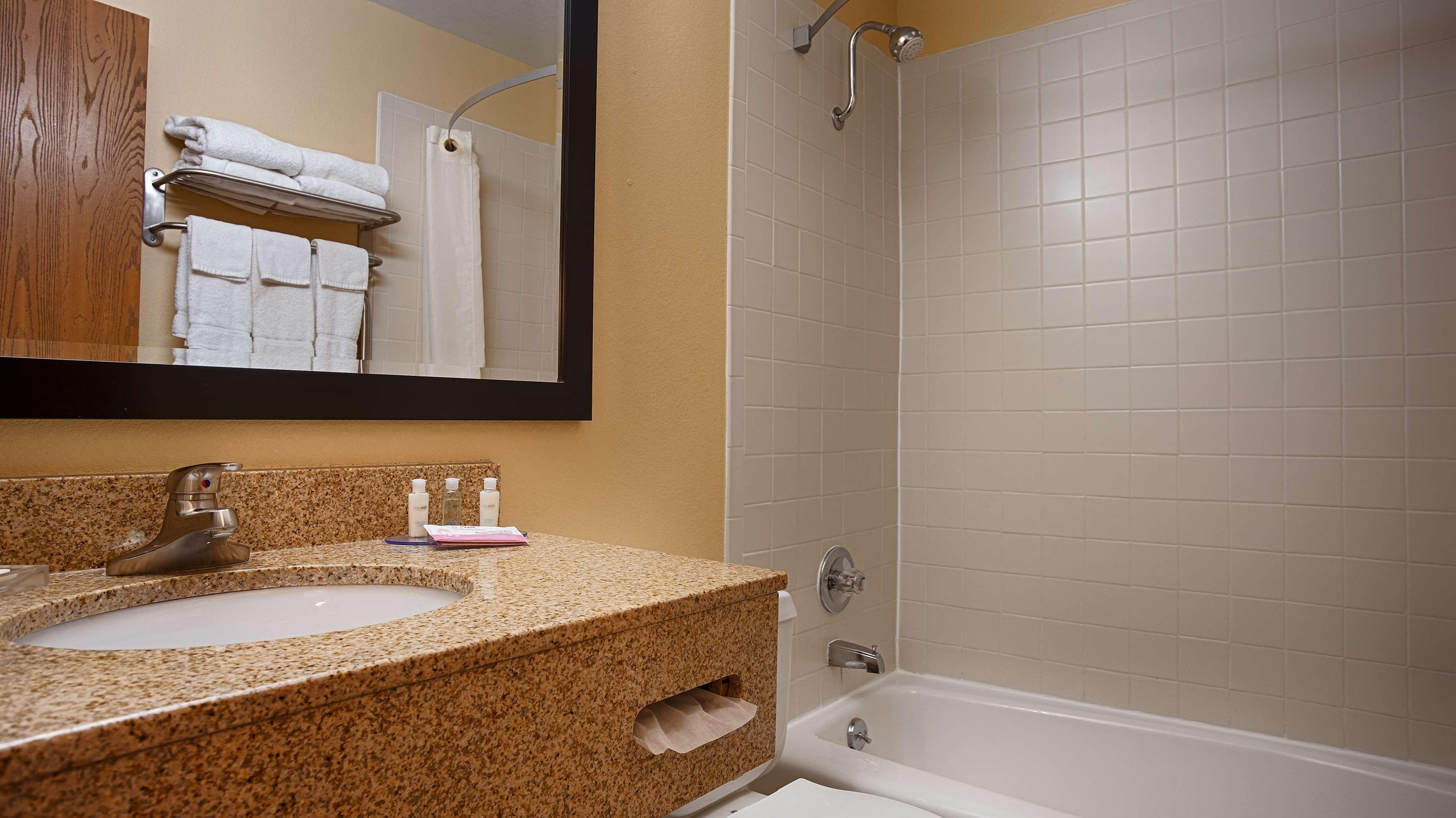 Best Western Plus Altoona Inn Extérieur photo