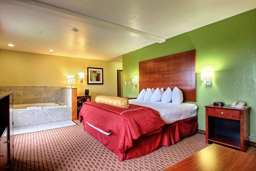 Best Western Plus Altoona Inn Extérieur photo