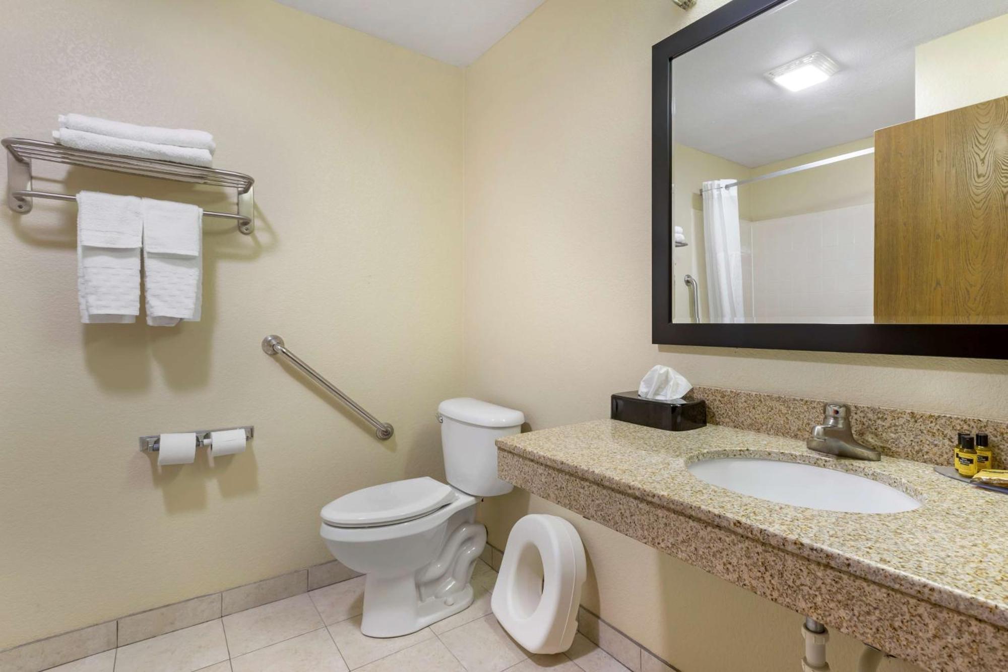 Best Western Plus Altoona Inn Extérieur photo