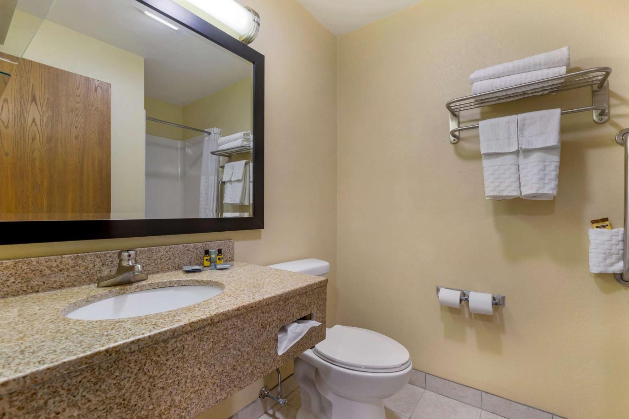 Best Western Plus Altoona Inn Extérieur photo