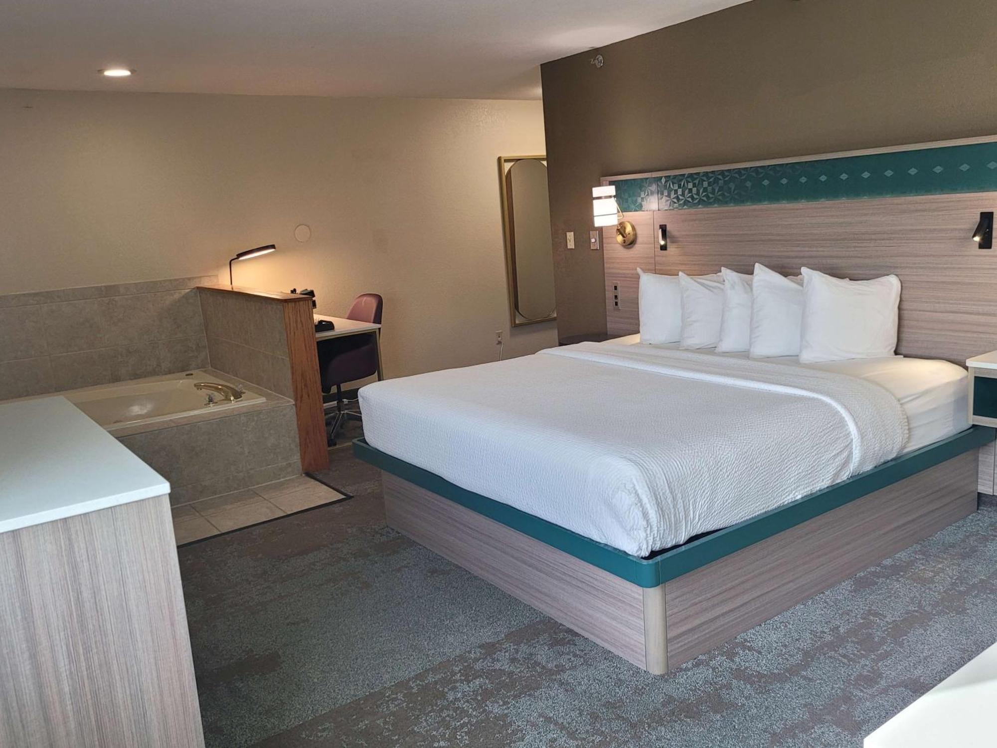 Best Western Plus Altoona Inn Extérieur photo