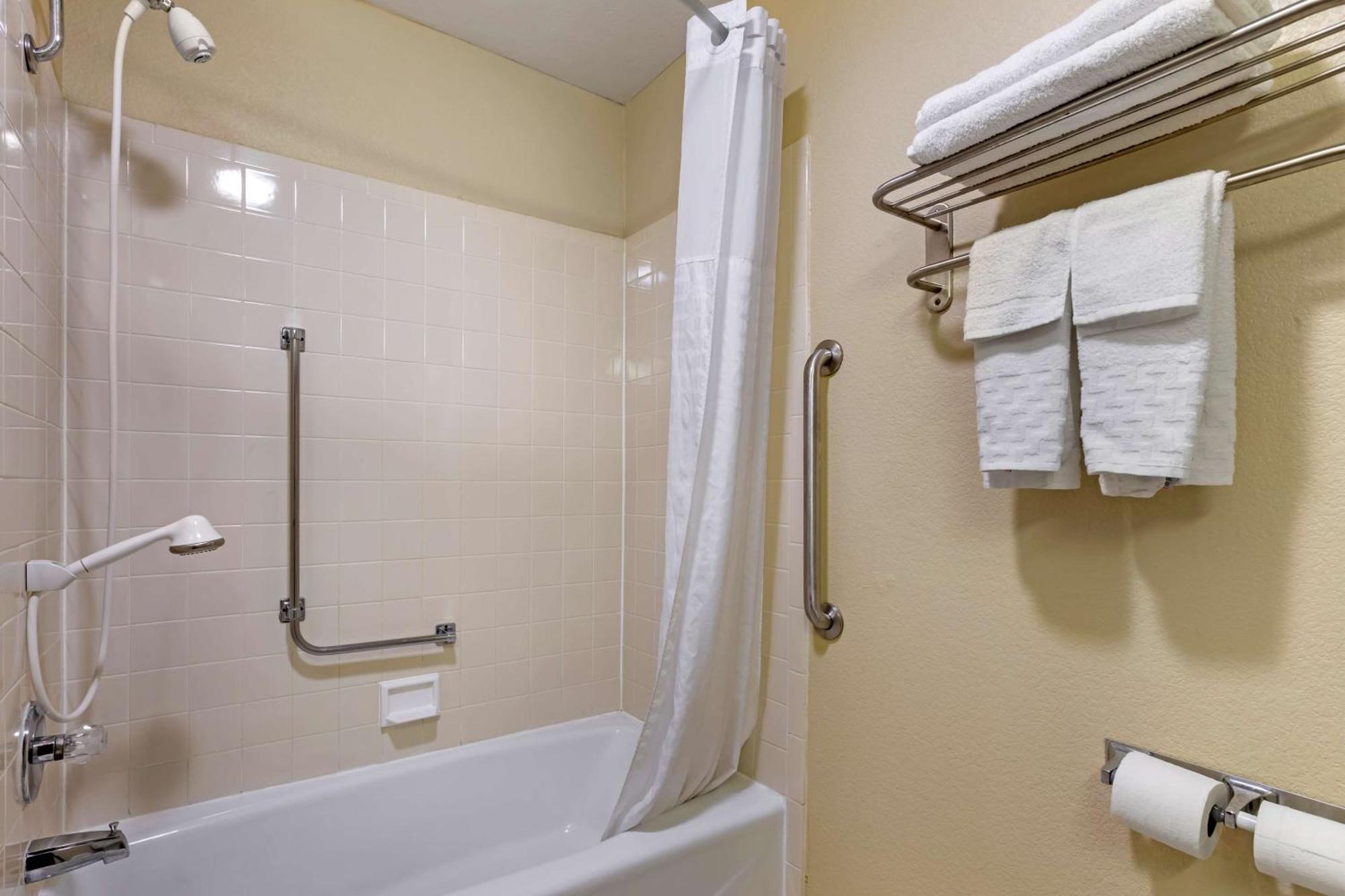 Best Western Plus Altoona Inn Extérieur photo