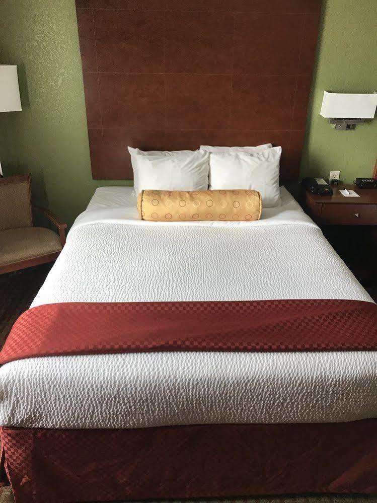 Best Western Plus Altoona Inn Extérieur photo
