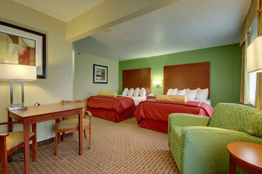 Best Western Plus Altoona Inn Extérieur photo